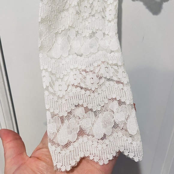 Lace Mock Neck Long Sleeve Scallop Trim Crop Top – White – Size Small - Picture 3 of 7
